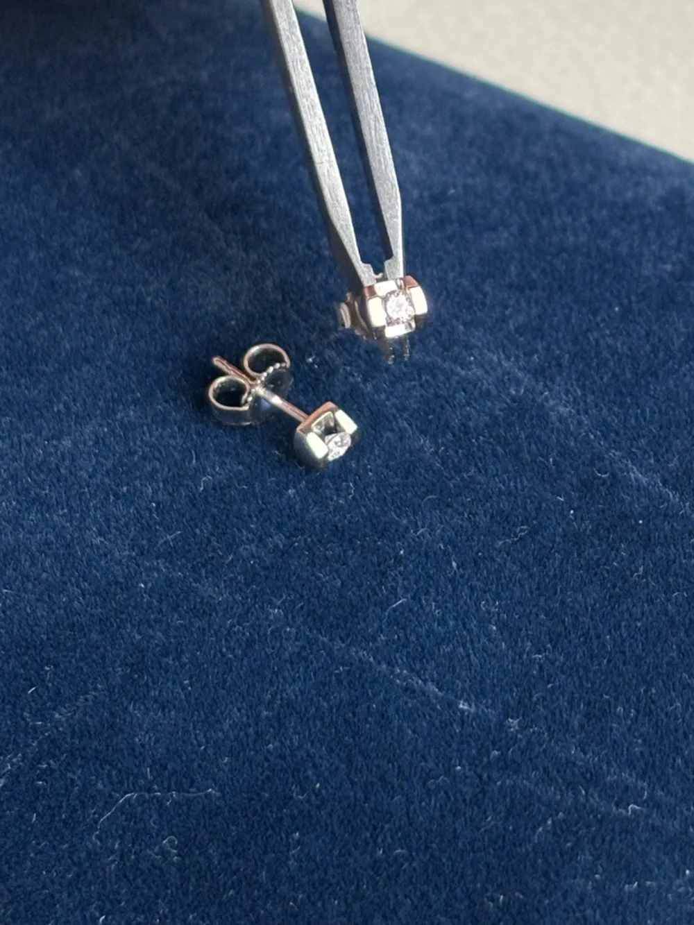 14k White Gold Diamond Stud Earrings - Picture 12 of 13
